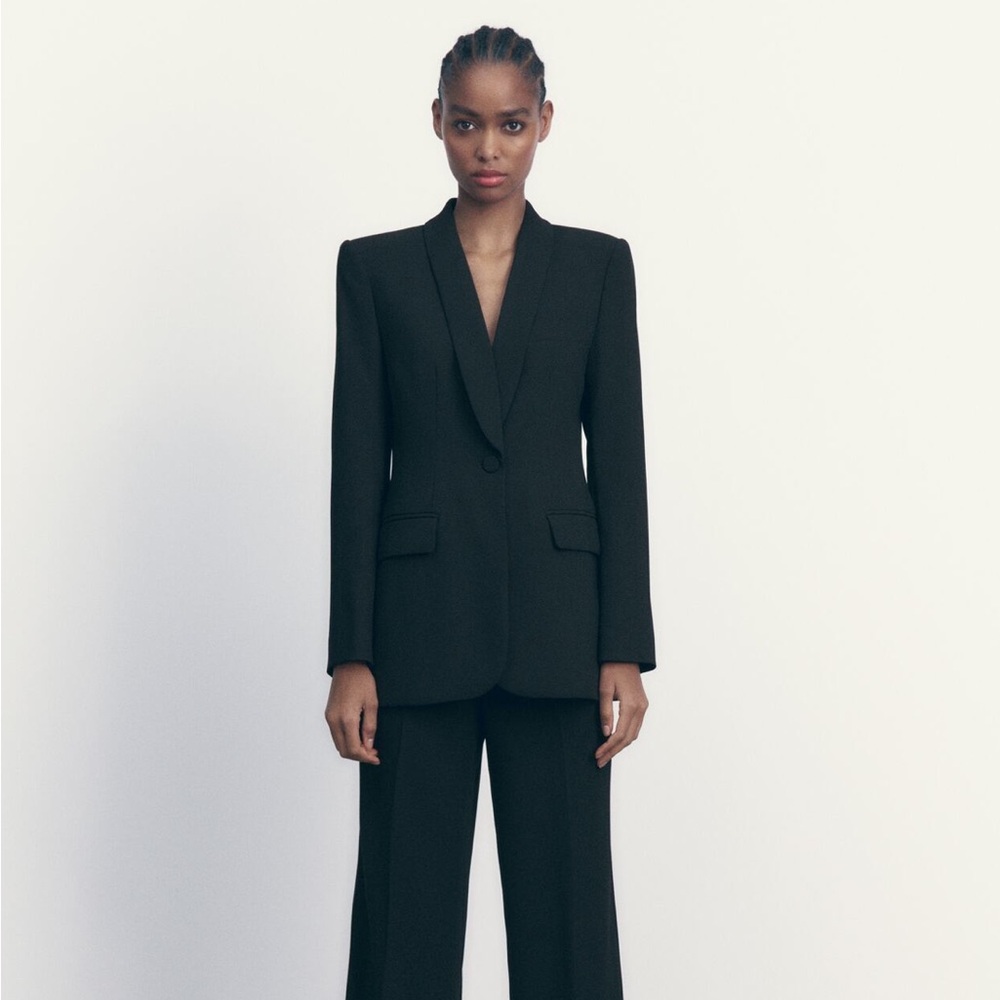 Zara long sleeve lapel collar blazer, size S.